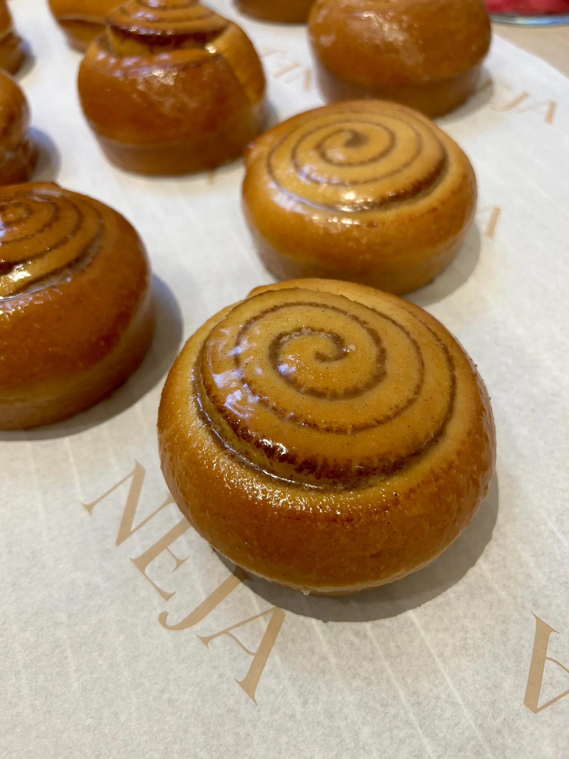 Cinnamon Roll - Vue 2 - NEJA Pâtisserie