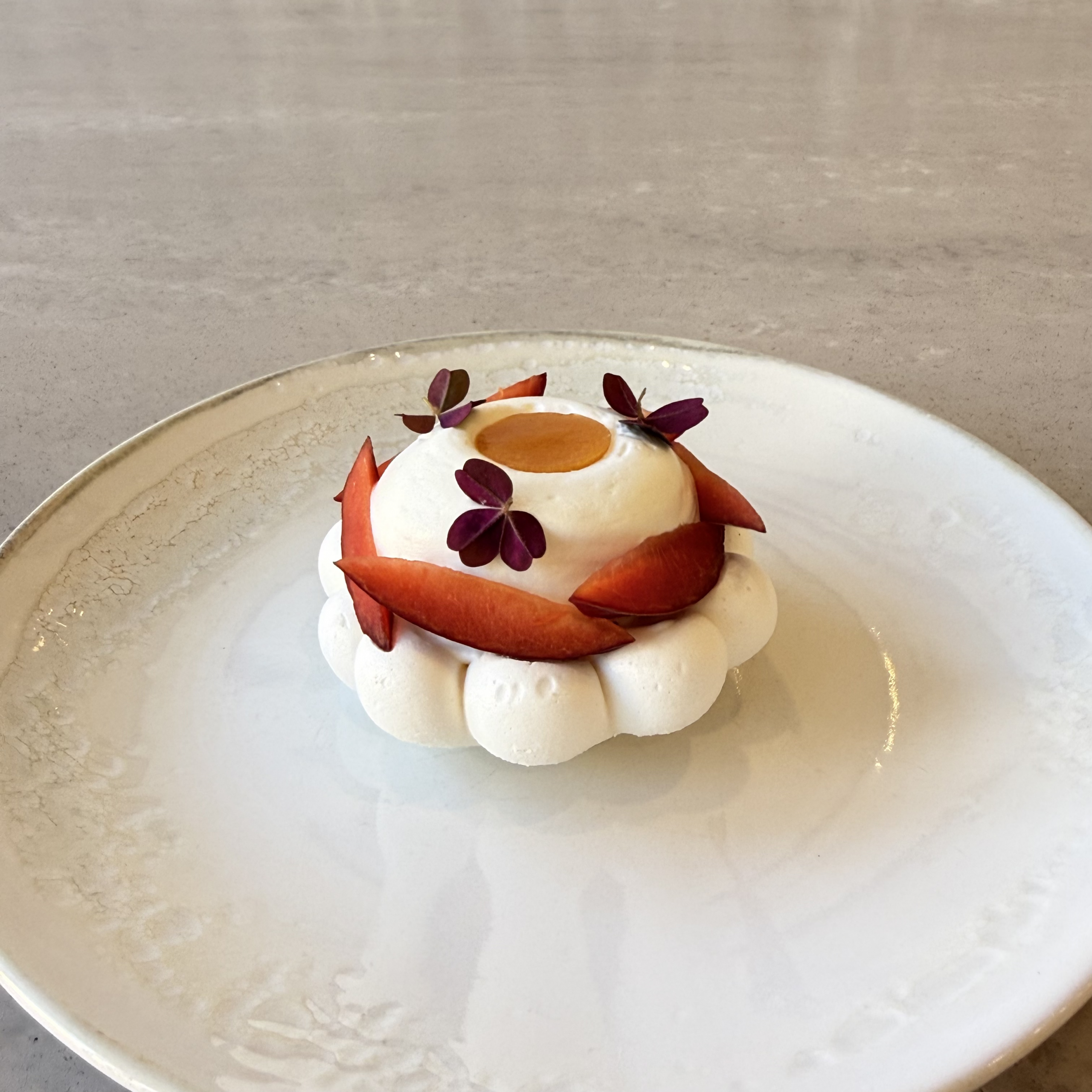 Pavlova Abricot - NEJA Pâtisserie Pavlova Abricot - NEJA Pâtisserie