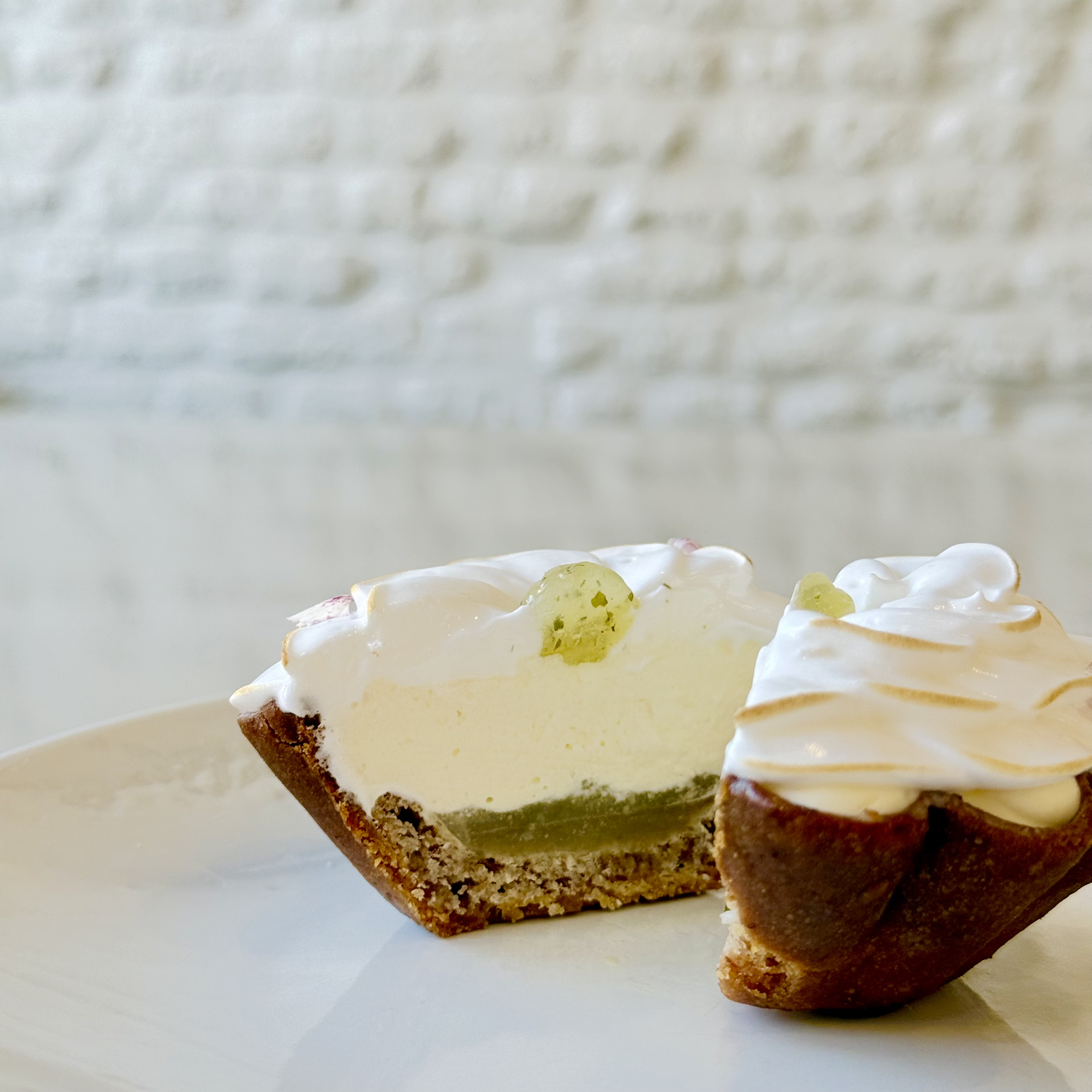 Tarte Yuzu Bergamote - Vue 2 - NEJA Pâtisserie